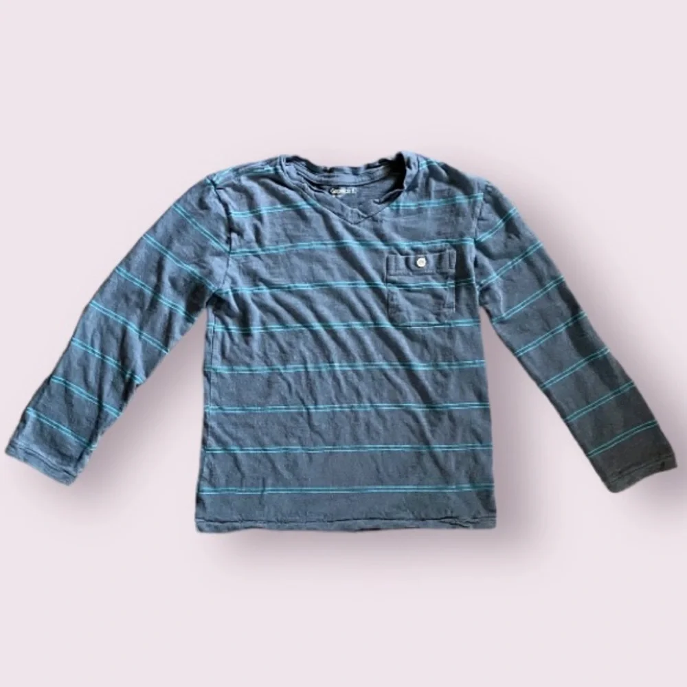 GAP Gray & Blue Striped Slub Knit V-neck Button Pocket Long Sleeve Tee